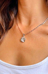 Skylee Silver Flower Necklace