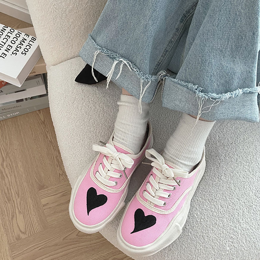 Oluolin Heart Pattern Embroidered Canvas Sneakers