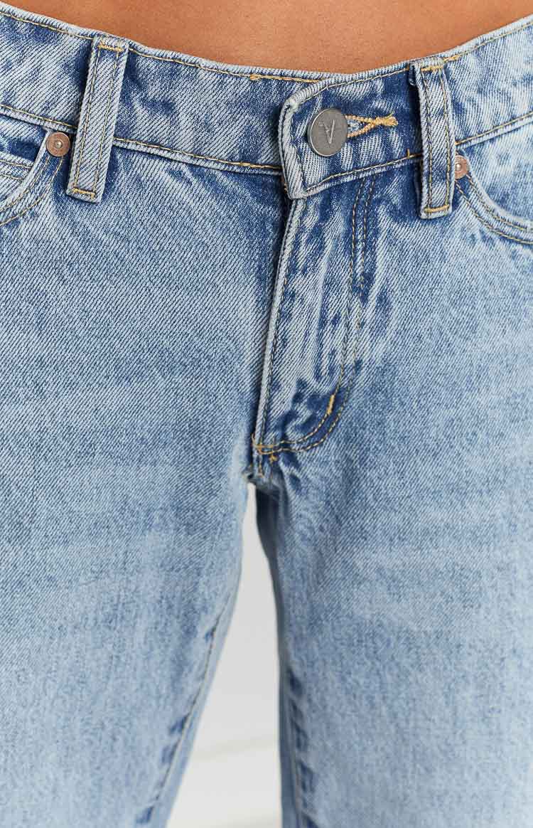 A 99 Rhonda Blue Rip Low Straight Jean