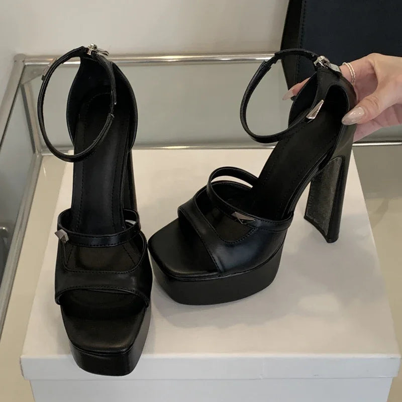 Square Heels Hollow Out Fashion Zipper Shoes