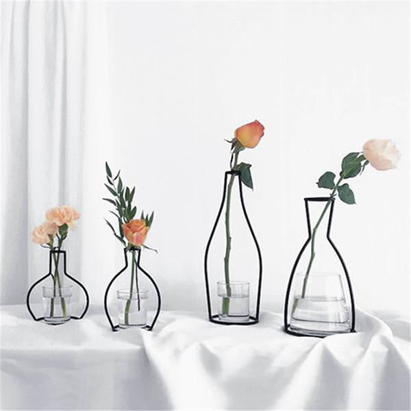 Simplicity Wire Vase