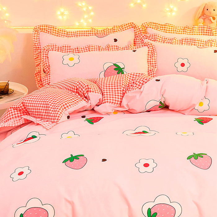 Strawberry Aesthetic Bedding Set 🍓