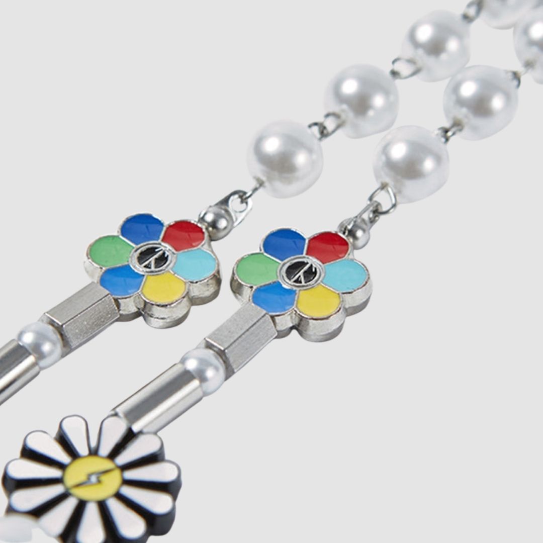 Daisy Pearl Smiley Necklace